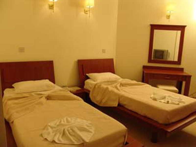 Celebrity Hotel ลาปิโทส ภายนอก รูปภาพ