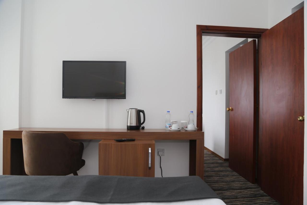 Celebrity Hotel ลาปิโทส ภายนอก รูปภาพ