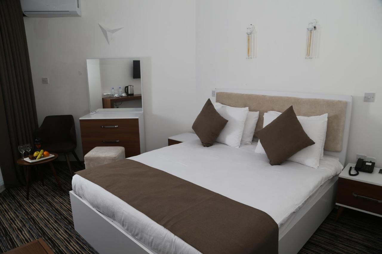 Celebrity Hotel ลาปิโทส ภายนอก รูปภาพ
