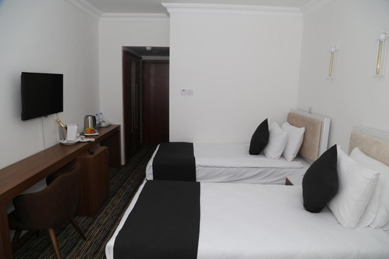 Celebrity Hotel ลาปิโทส ภายนอก รูปภาพ